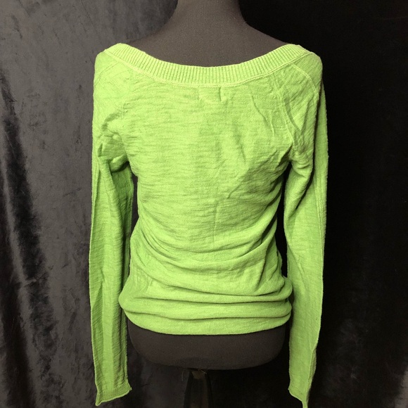 green sweater - Picture 2 of 2